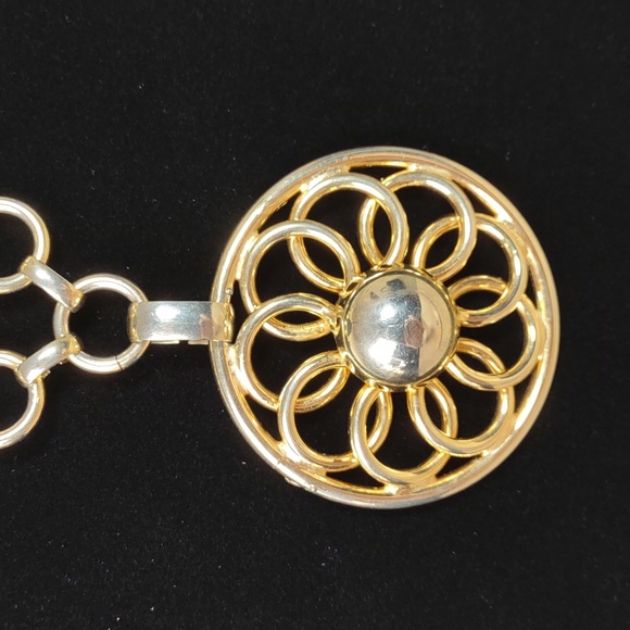 Goldtone "Daisy" Pendant Necklace - Picture 2 of 4